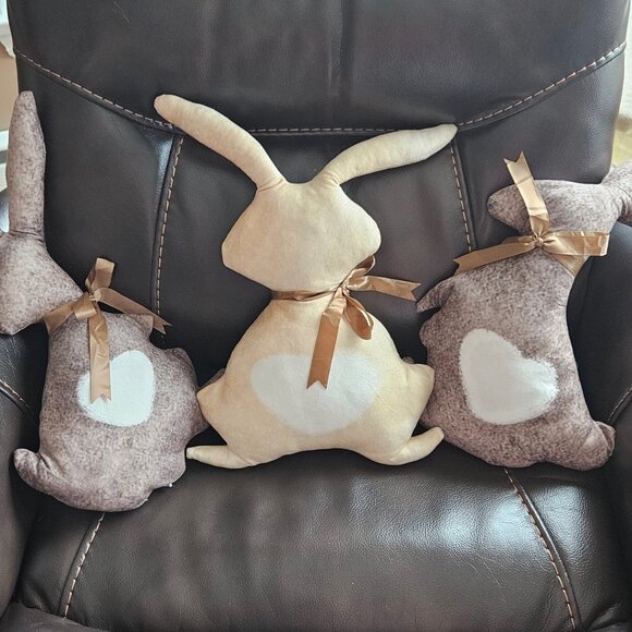 3pc Set of Plush Easter bunnies/ Pillows by Thinkday New w/ original bag. - Picture 7 of 7